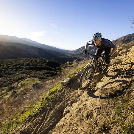 Piazza Savonarola 13 *