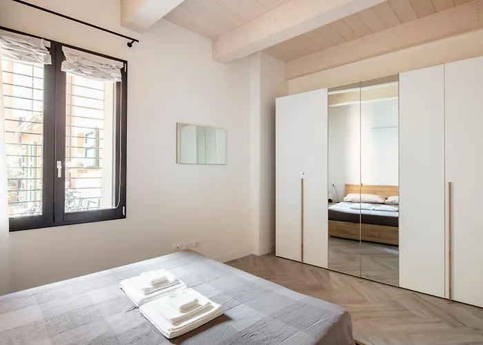 Piazza Savonarola 13 Ferienhaus Imola