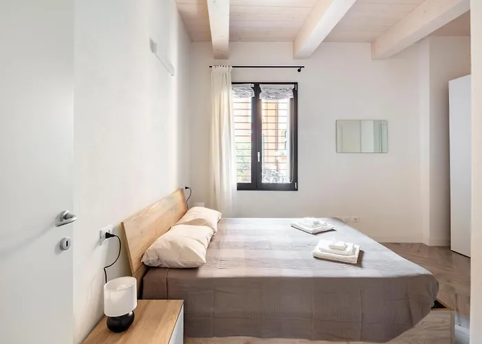 Piazza Savonarola 13 *