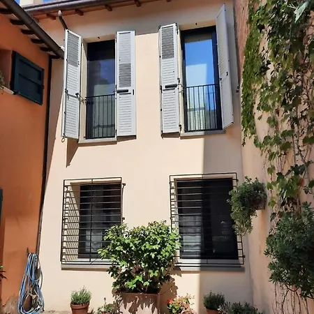 펜션 Piazza Savonarola 13 이몰라